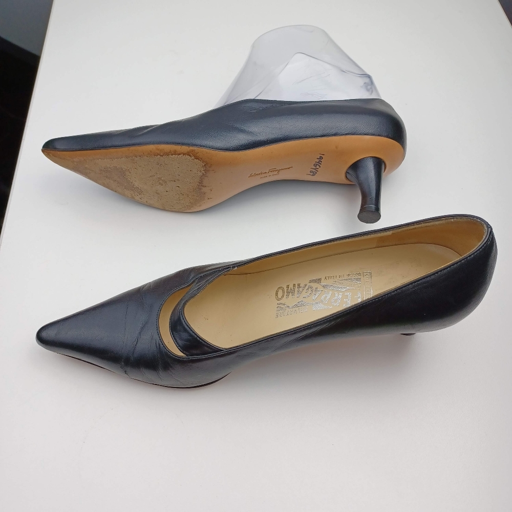 Ferragamo Black Leather Heels pointed toe size 8.5